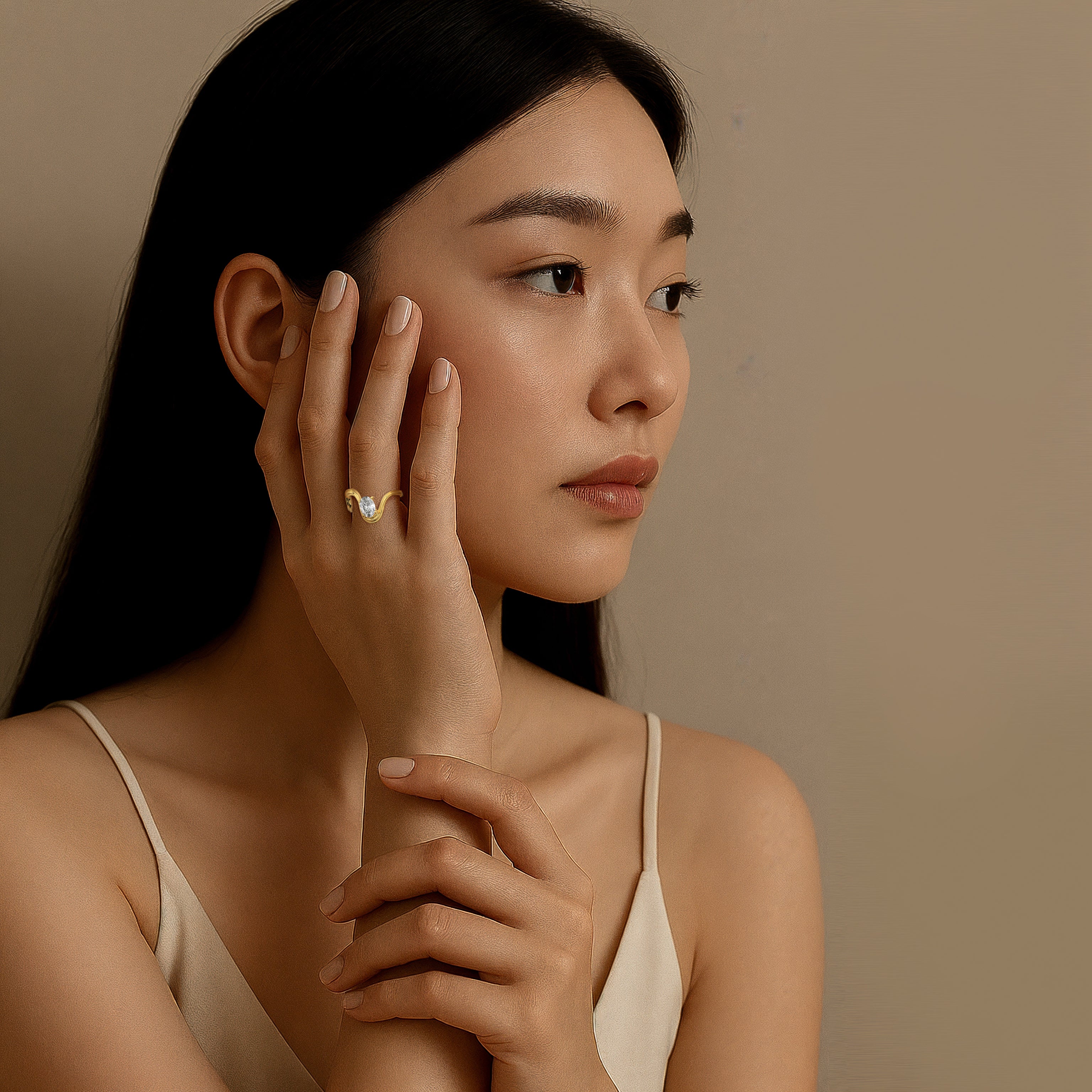 Oval  Luna  Curve Ring in Yellow Gold