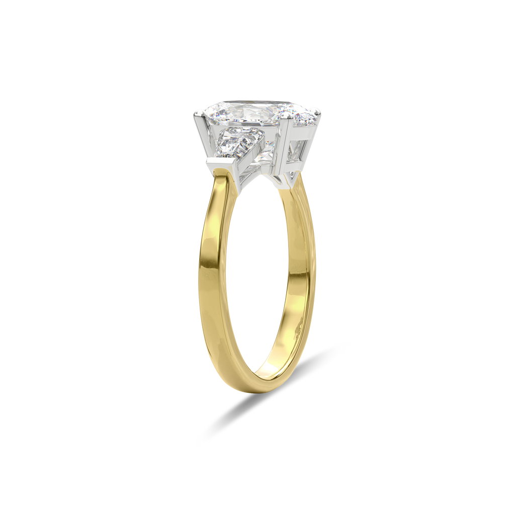 Daphnis Three Stones Engagement Ring Oval•Yellow Gold