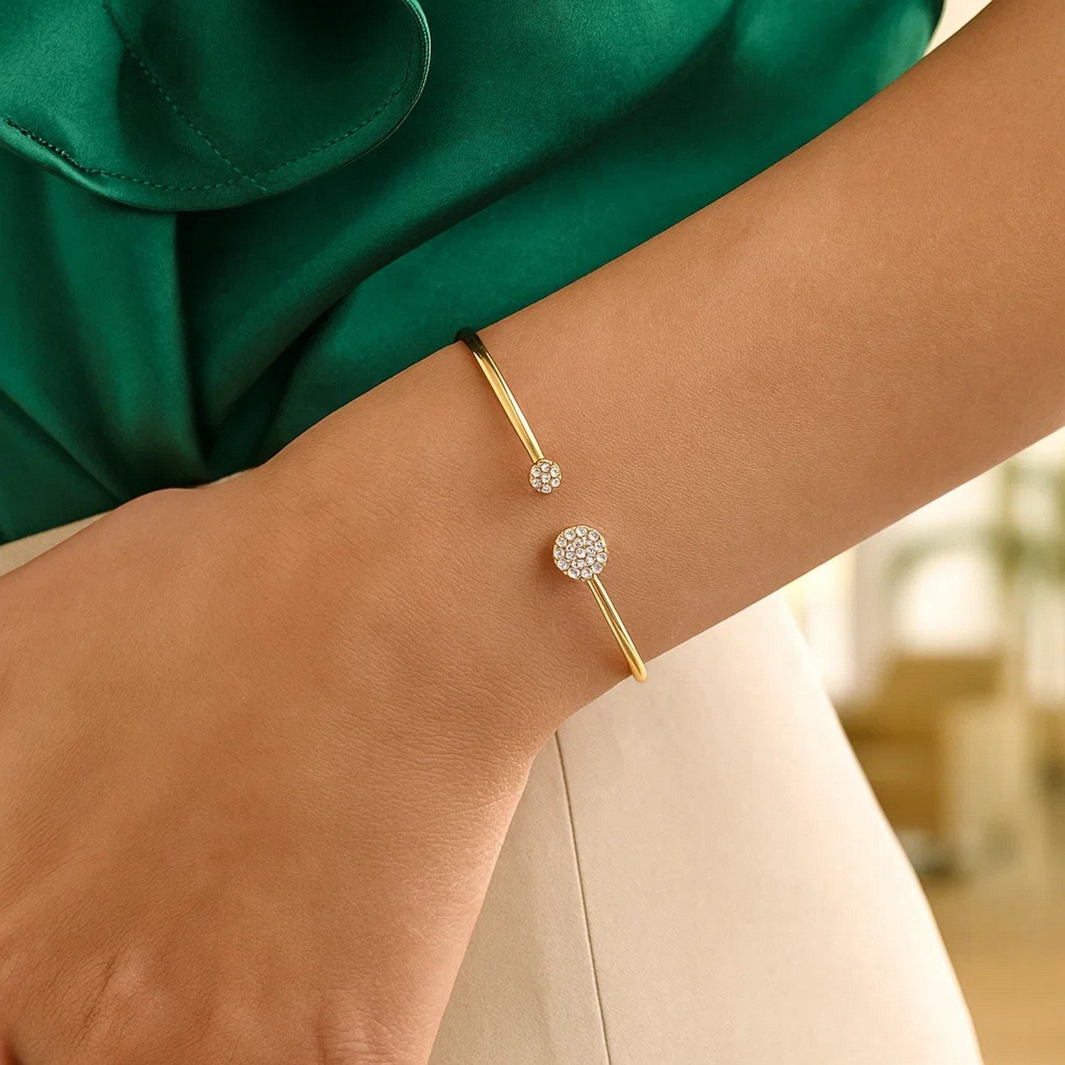 14k Yellow Gold High Polish Diamond Cluster Bangle (2.00 mm)