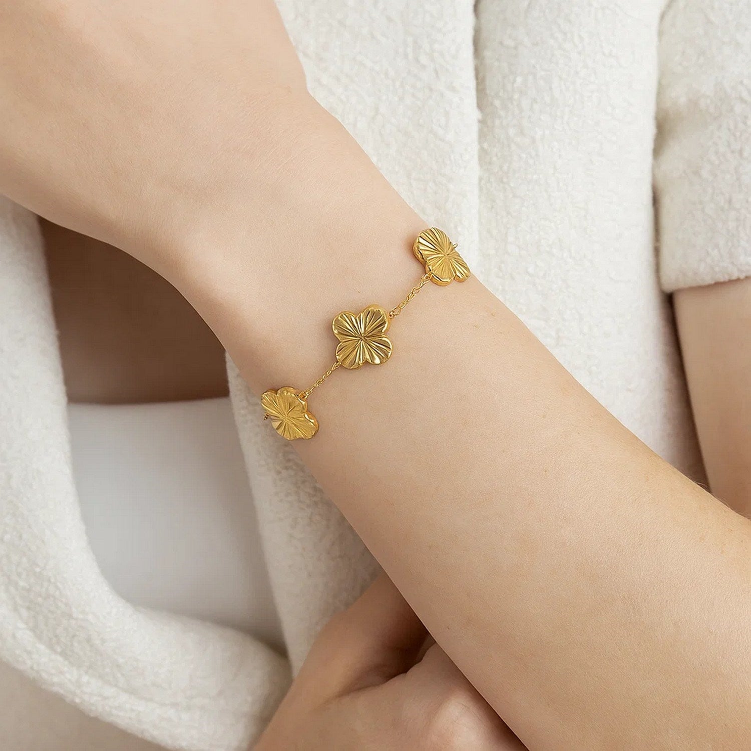 14K Yellow Gold Clover Bracelet