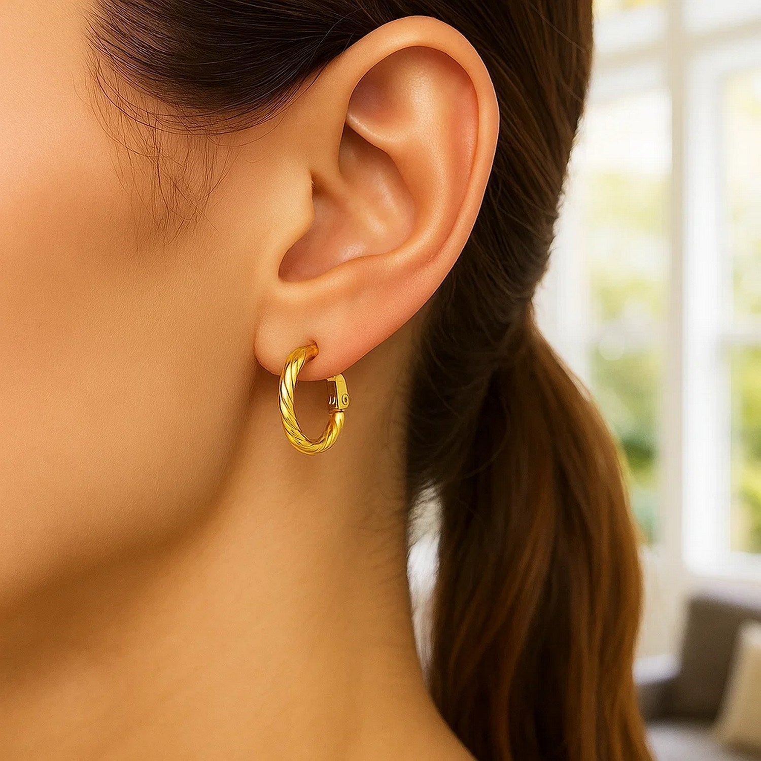 14k Yellow Gold Petite Twisted Round Hoop Earrings(3x15mm)