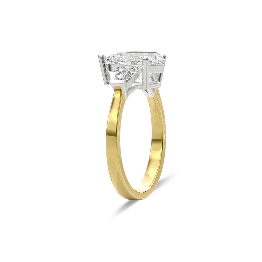 Daphnis Three Stones Engagement Ring Pear•Yellow Gold