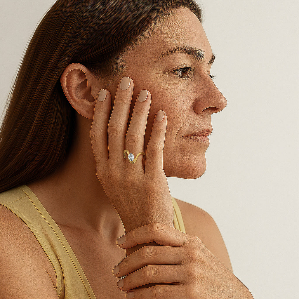 Oval  Luna  Curve Ring in Yellow Gold
