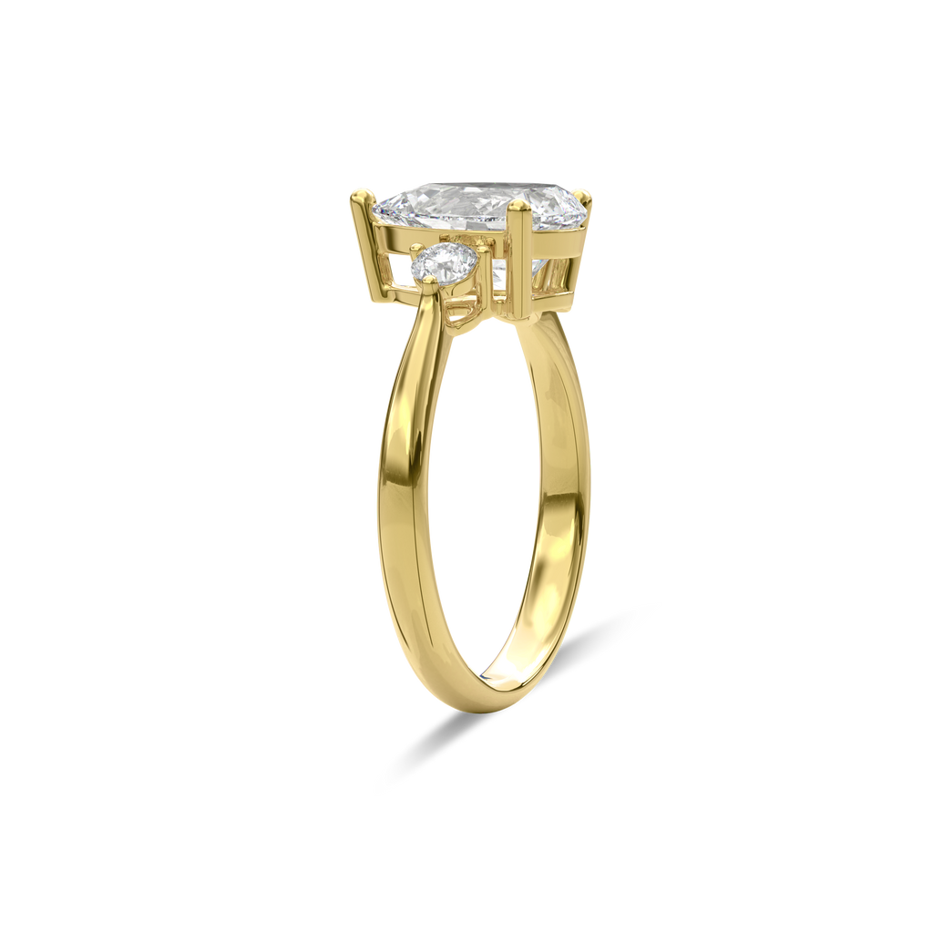 Daphnis Three Stones Engagement Ring Pear•Yellow Gold