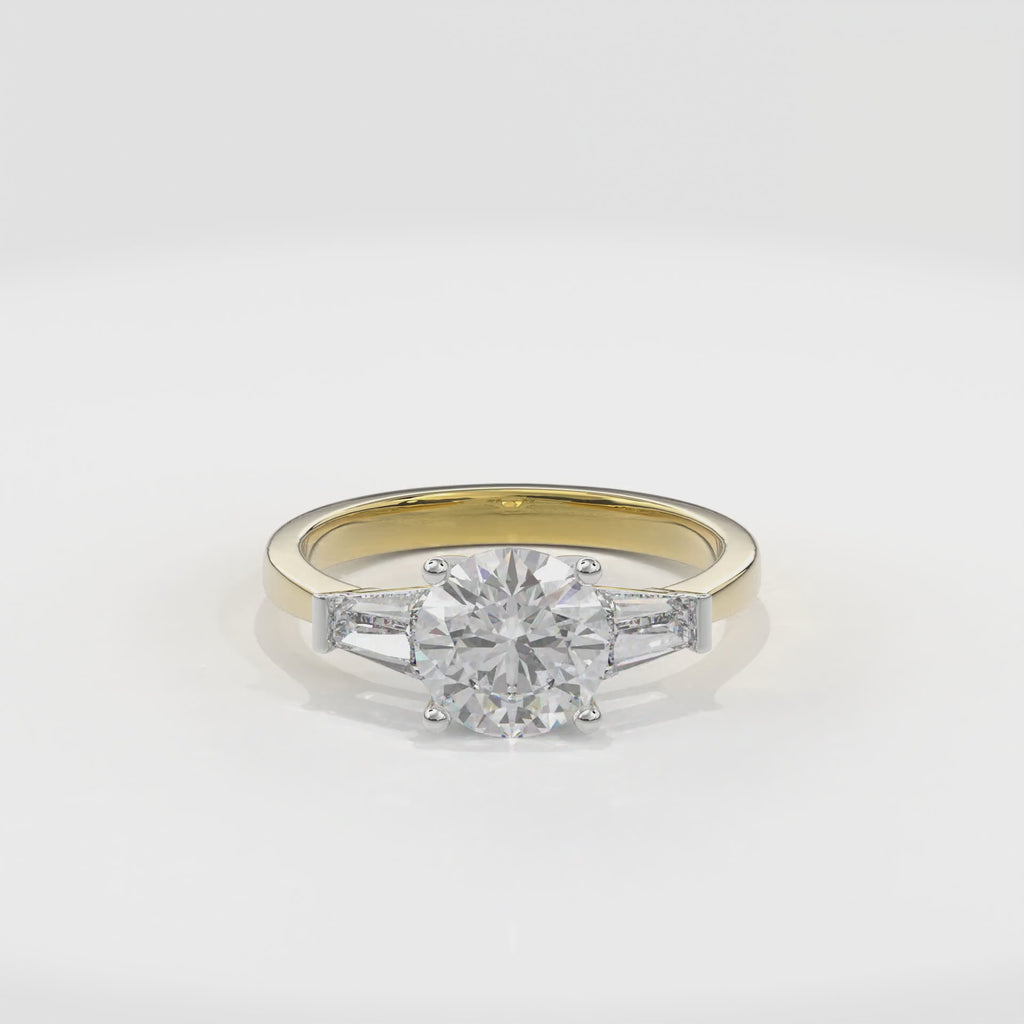 Daphnis Three Stones Engagement Ring Round•Yellow Gold